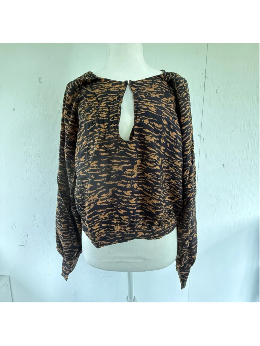 Banana Republic Tiger Print Balloon Sleeve Lightweight Blouse Crop Top L